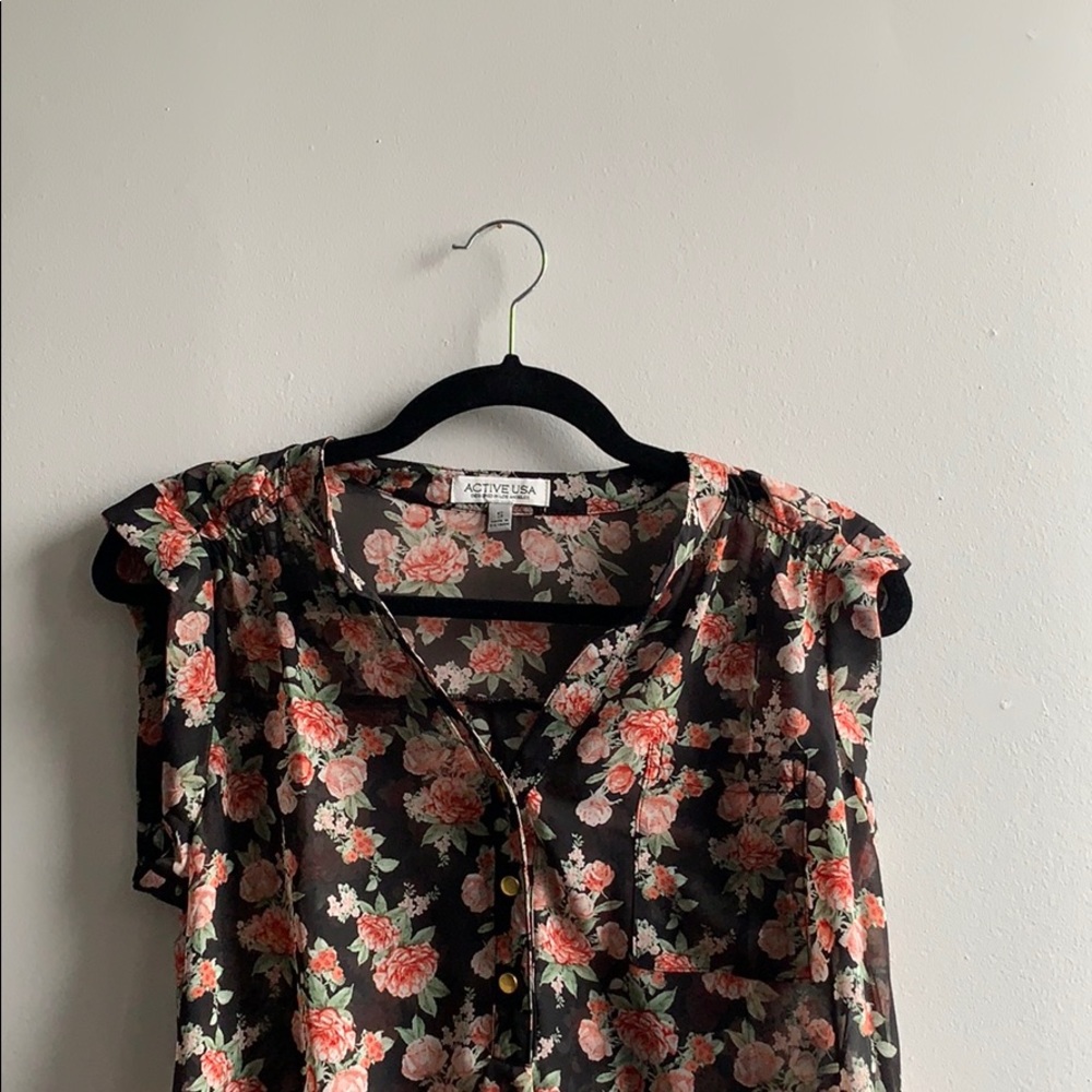 Black Tank Top with Roses Active USA Small .